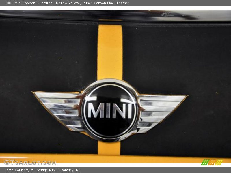 Mellow Yellow / Punch Carbon Black Leather 2009 Mini Cooper S Hardtop