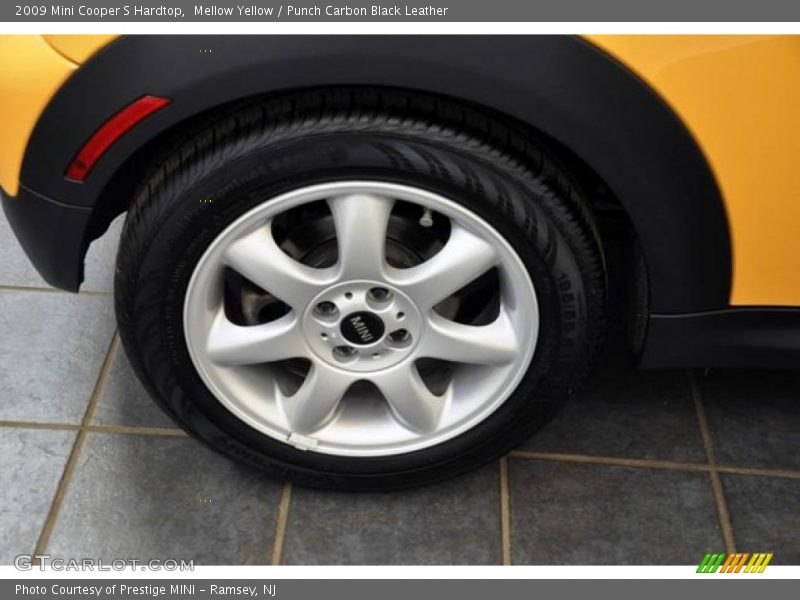 Mellow Yellow / Punch Carbon Black Leather 2009 Mini Cooper S Hardtop