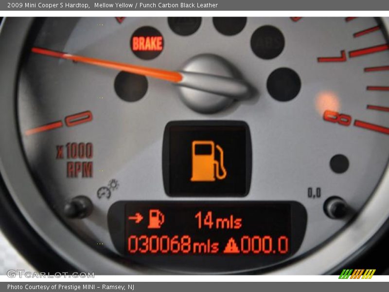 Mellow Yellow / Punch Carbon Black Leather 2009 Mini Cooper S Hardtop