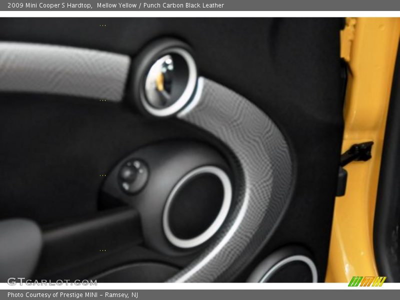 Mellow Yellow / Punch Carbon Black Leather 2009 Mini Cooper S Hardtop