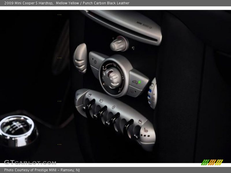 Mellow Yellow / Punch Carbon Black Leather 2009 Mini Cooper S Hardtop
