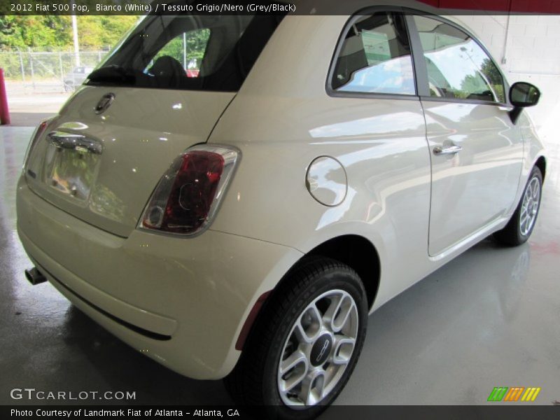 Bianco (White) / Tessuto Grigio/Nero (Grey/Black) 2012 Fiat 500 Pop