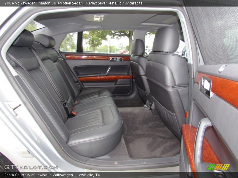 Rear seats in Anthracite Black leather - 2004 Volkswagen Phaeton V8 4Motion Sedan