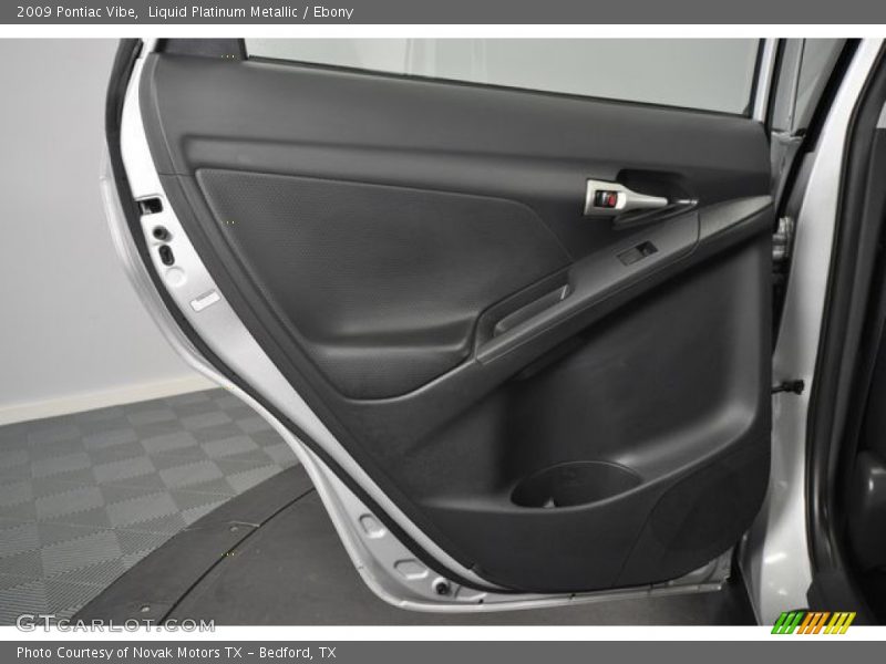 Liquid Platinum Metallic / Ebony 2009 Pontiac Vibe