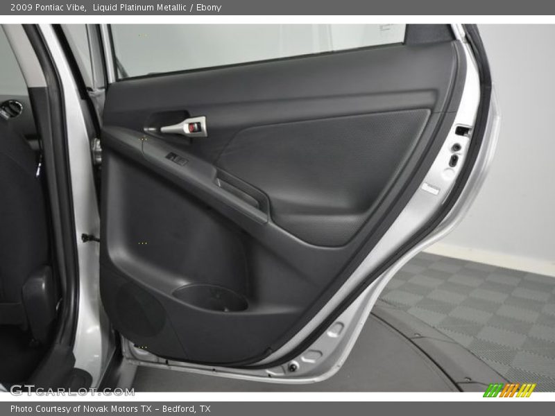 Liquid Platinum Metallic / Ebony 2009 Pontiac Vibe