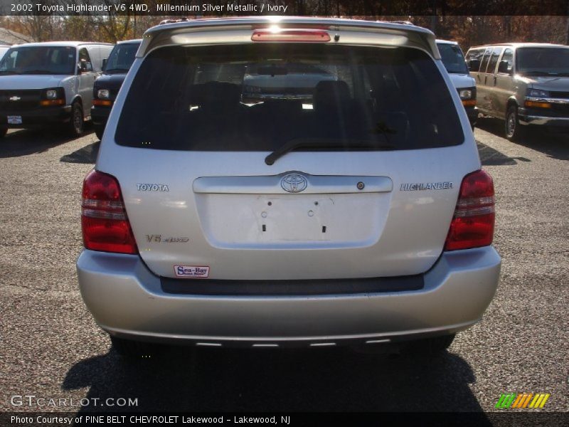 Millennium Silver Metallic / Ivory 2002 Toyota Highlander V6 4WD