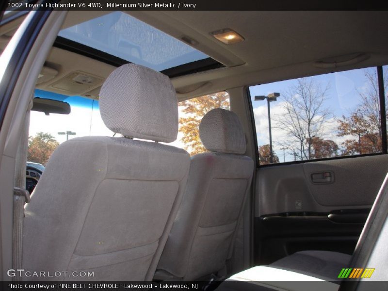 Millennium Silver Metallic / Ivory 2002 Toyota Highlander V6 4WD