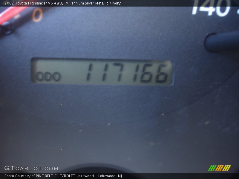 Millennium Silver Metallic / Ivory 2002 Toyota Highlander V6 4WD