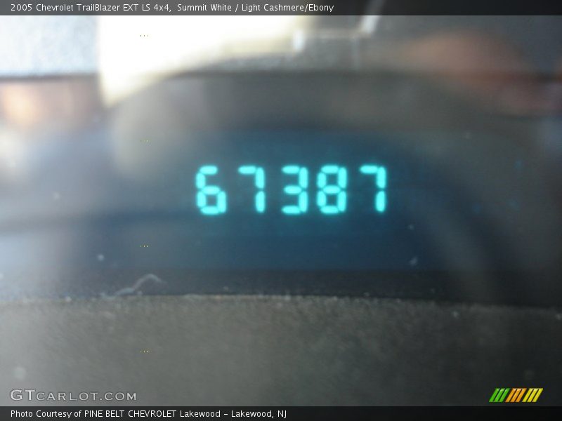 Summit White / Light Cashmere/Ebony 2005 Chevrolet TrailBlazer EXT LS 4x4