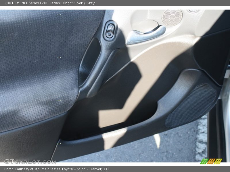 Bright Silver / Gray 2001 Saturn L Series L200 Sedan