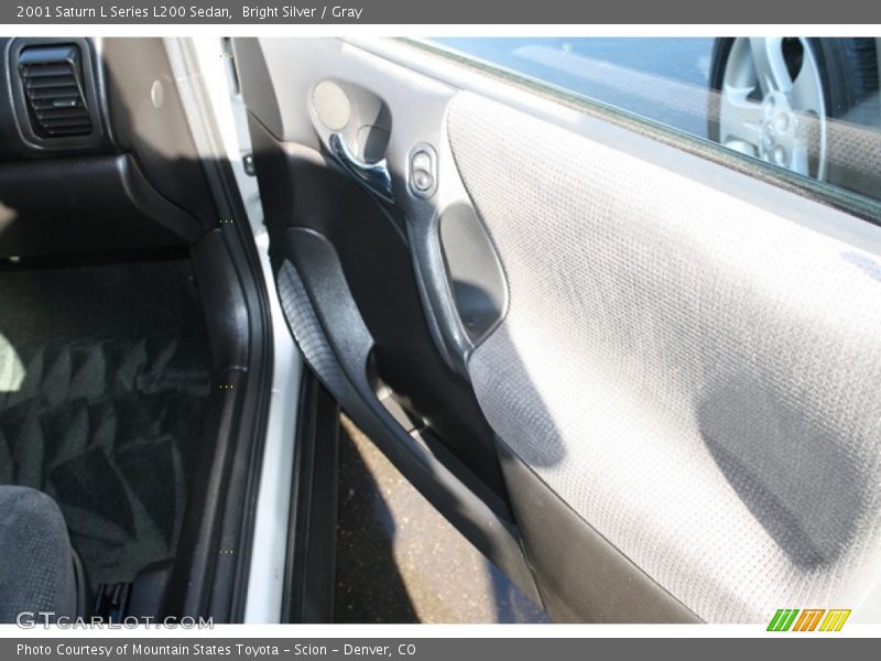 Bright Silver / Gray 2001 Saturn L Series L200 Sedan