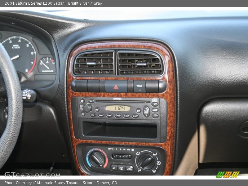 Bright Silver / Gray 2001 Saturn L Series L200 Sedan