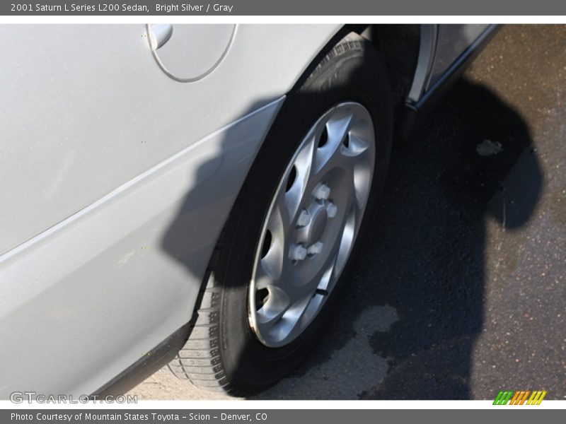 Bright Silver / Gray 2001 Saturn L Series L200 Sedan