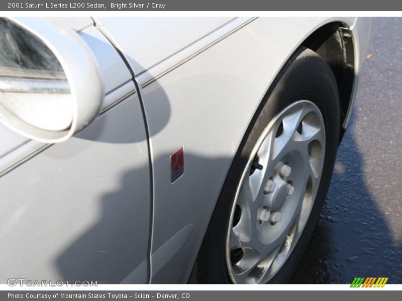 Bright Silver / Gray 2001 Saturn L Series L200 Sedan