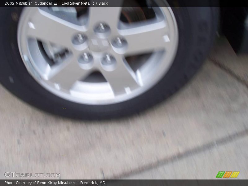 Cool Silver Metallic / Black 2009 Mitsubishi Outlander ES