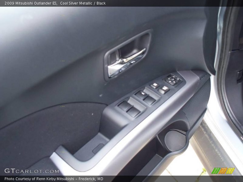Cool Silver Metallic / Black 2009 Mitsubishi Outlander ES