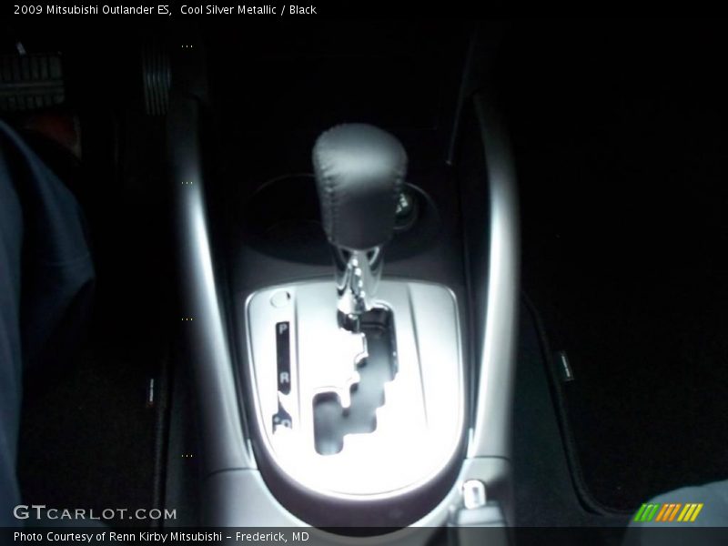 Cool Silver Metallic / Black 2009 Mitsubishi Outlander ES