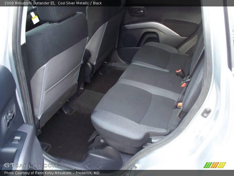 Cool Silver Metallic / Black 2009 Mitsubishi Outlander ES