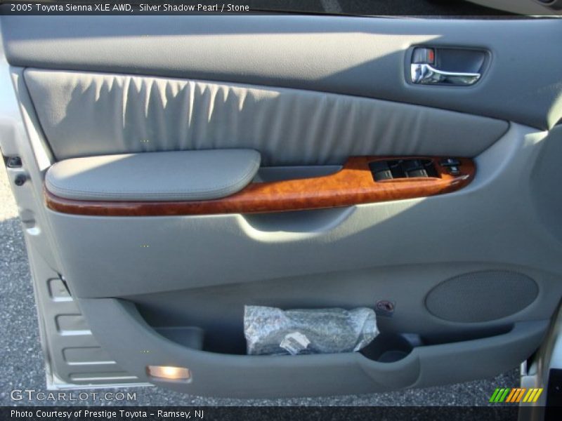 Silver Shadow Pearl / Stone 2005 Toyota Sienna XLE AWD