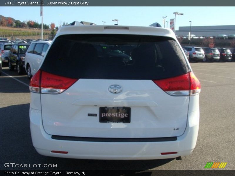 Super White / Light Gray 2011 Toyota Sienna LE