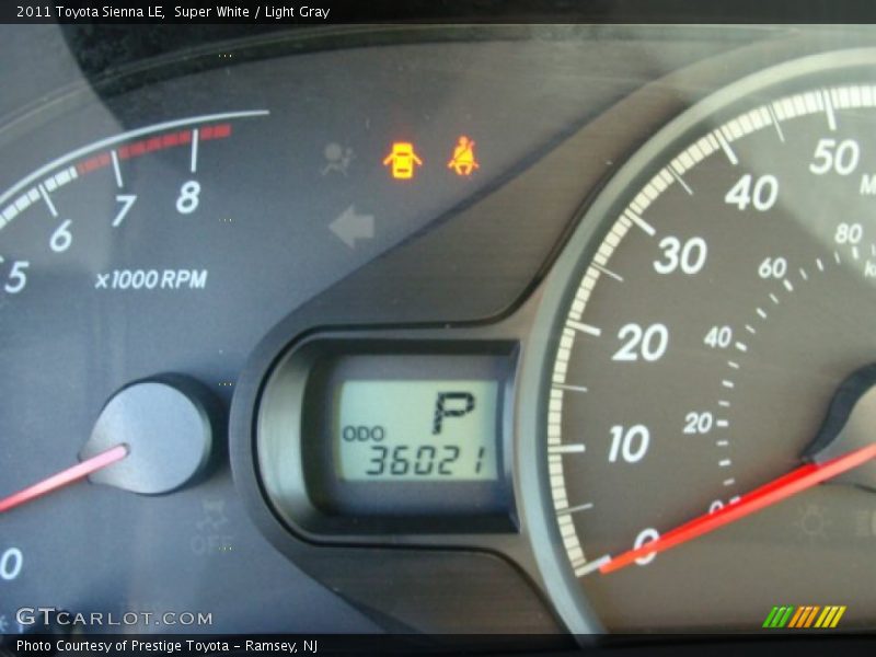 Super White / Light Gray 2011 Toyota Sienna LE