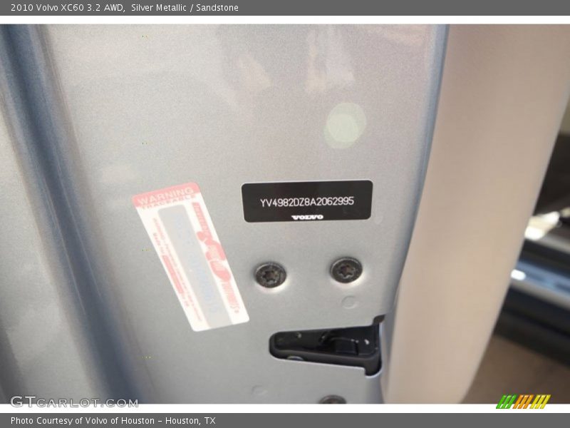 Silver Metallic / Sandstone 2010 Volvo XC60 3.2 AWD