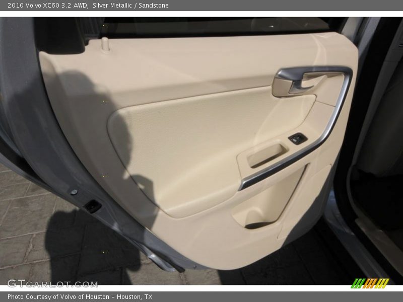 Silver Metallic / Sandstone 2010 Volvo XC60 3.2 AWD