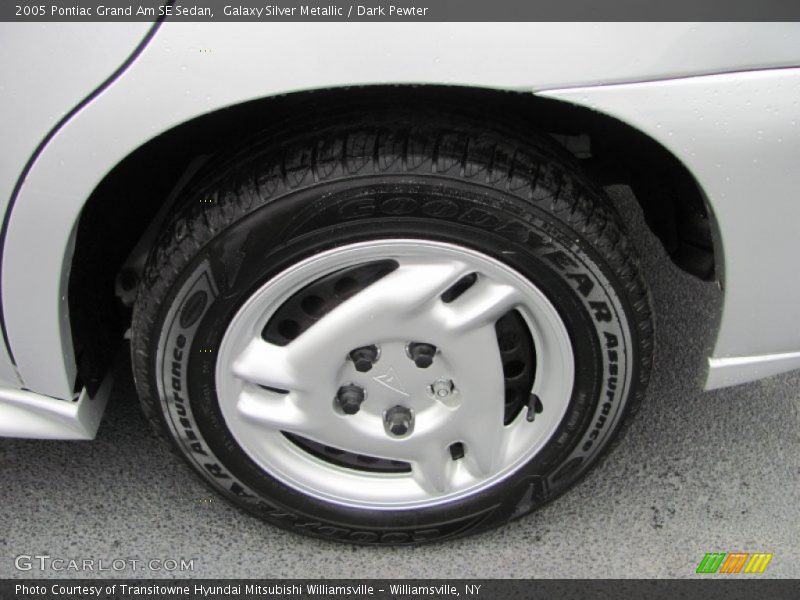 Galaxy Silver Metallic / Dark Pewter 2005 Pontiac Grand Am SE Sedan