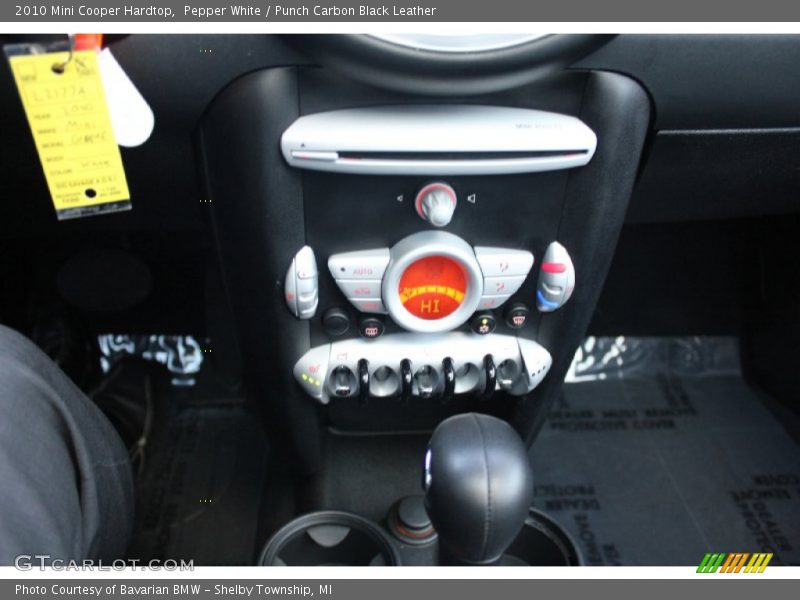 Pepper White / Punch Carbon Black Leather 2010 Mini Cooper Hardtop
