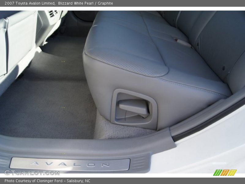 Blizzard White Pearl / Graphite 2007 Toyota Avalon Limited