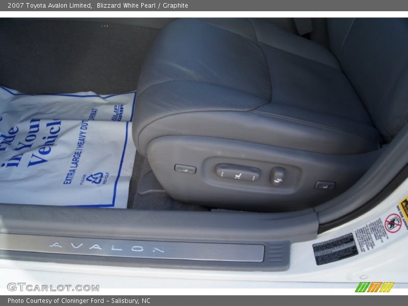 Blizzard White Pearl / Graphite 2007 Toyota Avalon Limited