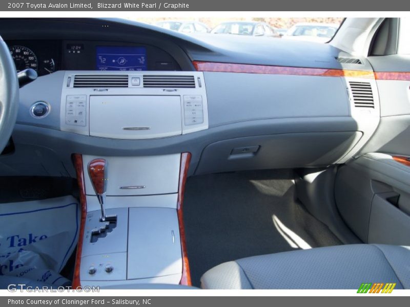 Blizzard White Pearl / Graphite 2007 Toyota Avalon Limited