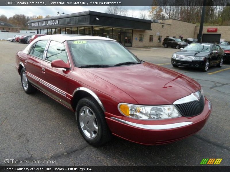 Toreador Red Metallic / Medium Parchment 2000 Lincoln Continental