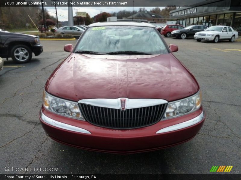 Toreador Red Metallic / Medium Parchment 2000 Lincoln Continental