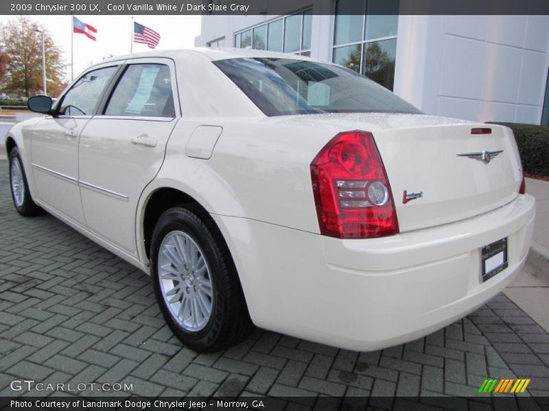 Cool Vanilla White / Dark Slate Gray 2009 Chrysler 300 LX