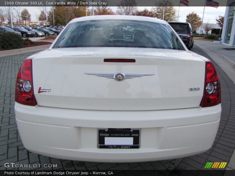 Cool Vanilla White / Dark Slate Gray 2009 Chrysler 300 LX