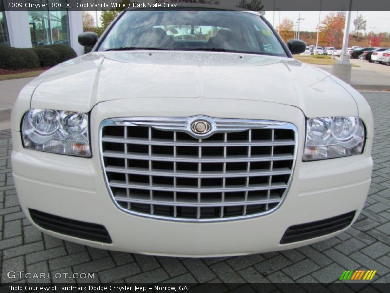 Cool Vanilla White / Dark Slate Gray 2009 Chrysler 300 LX