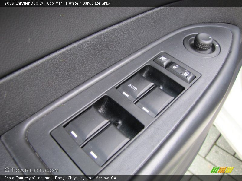 Cool Vanilla White / Dark Slate Gray 2009 Chrysler 300 LX