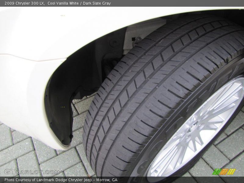 Cool Vanilla White / Dark Slate Gray 2009 Chrysler 300 LX