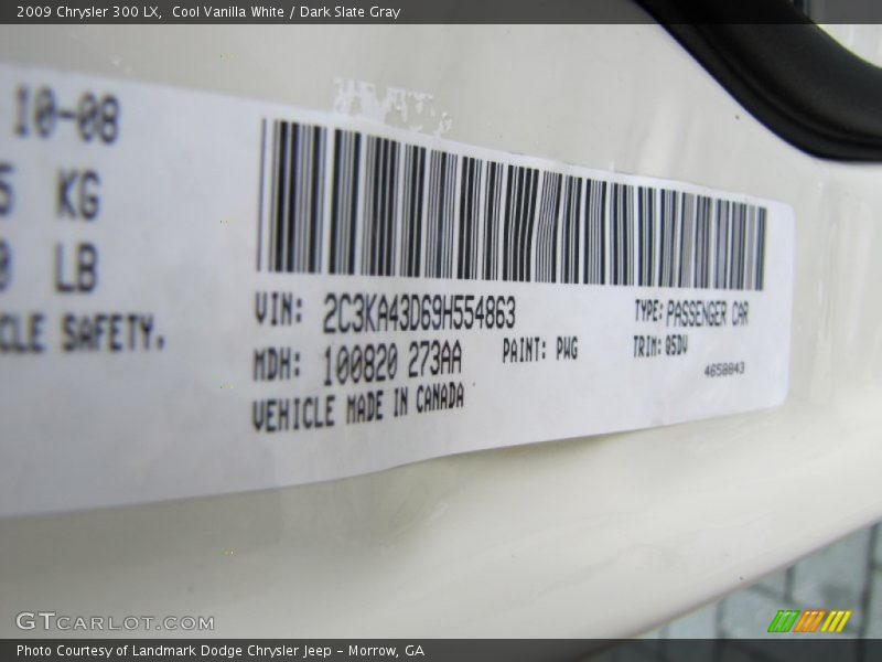 Cool Vanilla White / Dark Slate Gray 2009 Chrysler 300 LX