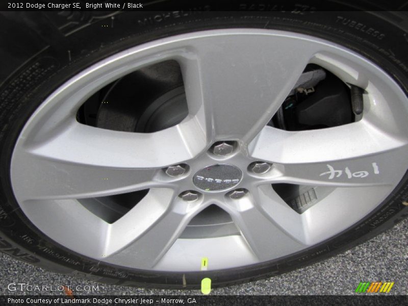 Bright White / Black 2012 Dodge Charger SE