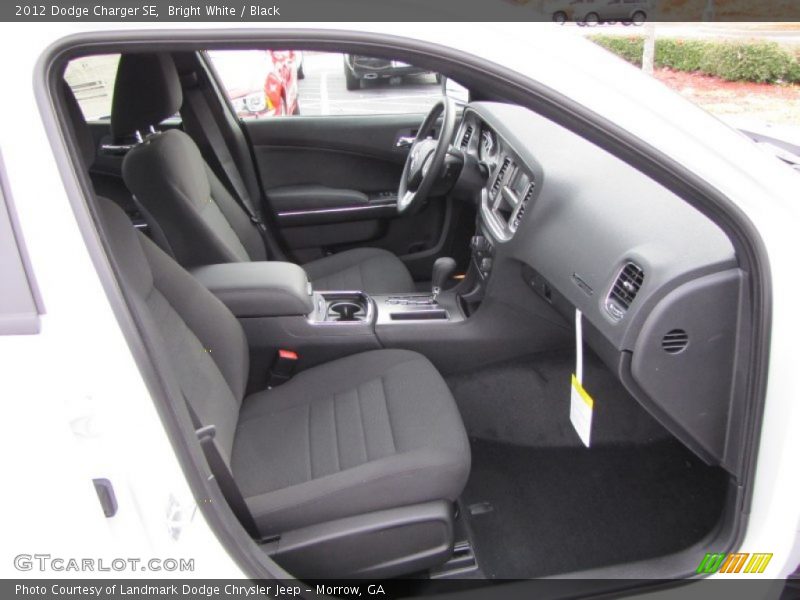 Bright White / Black 2012 Dodge Charger SE
