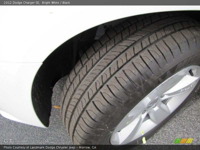 Bright White / Black 2012 Dodge Charger SE