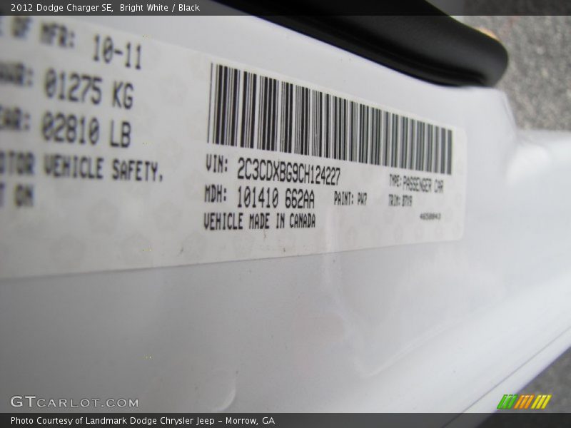 Bright White / Black 2012 Dodge Charger SE