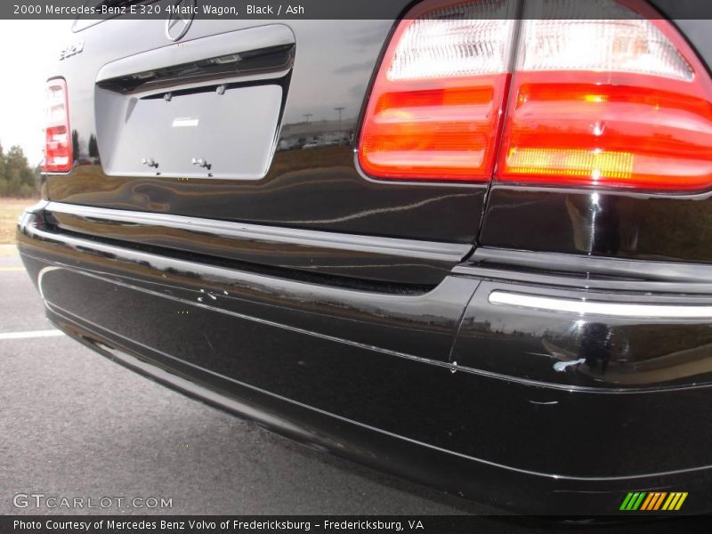 Black / Ash 2000 Mercedes-Benz E 320 4Matic Wagon