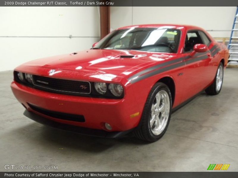 Front 3/4 View of 2009 Challenger R/T Classic