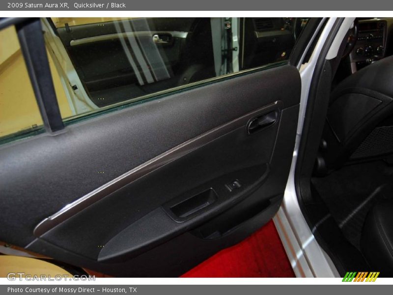 Quicksilver / Black 2009 Saturn Aura XR