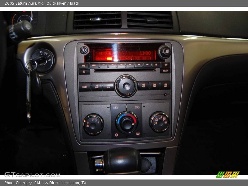 Quicksilver / Black 2009 Saturn Aura XR