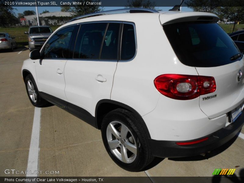 Candy White / Charcoal 2010 Volkswagen Tiguan SEL