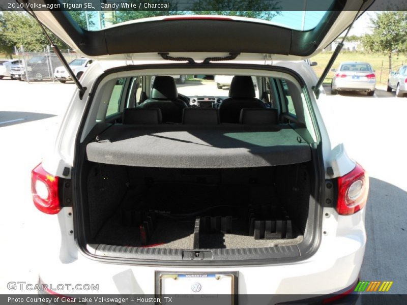 Candy White / Charcoal 2010 Volkswagen Tiguan SEL